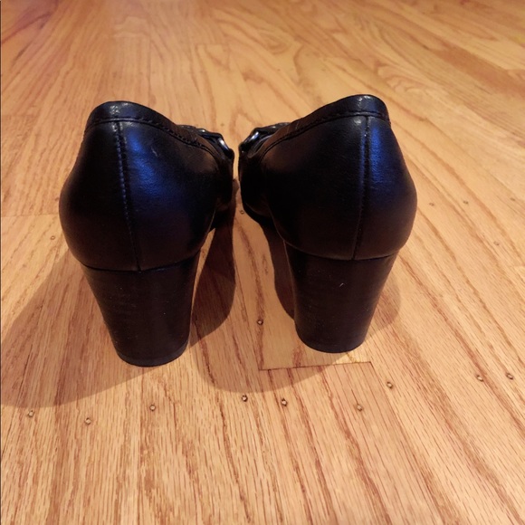 Coach Pump size 6.5 - Picture 2 of 5